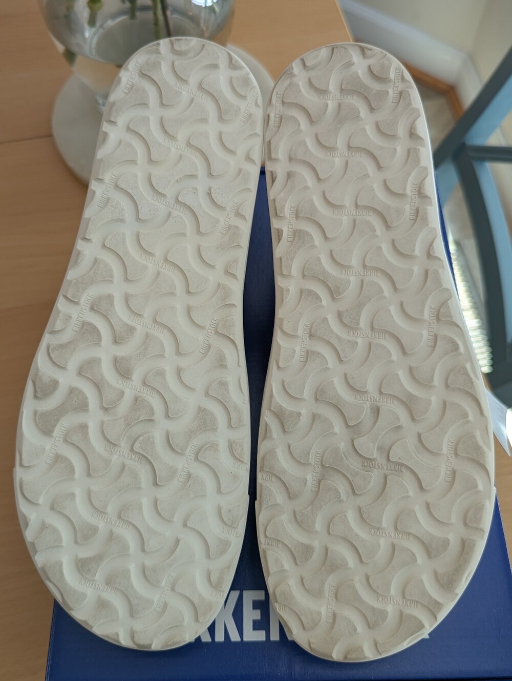 Like New Birkenstock Women's Bend Low - Picture 6 of 6